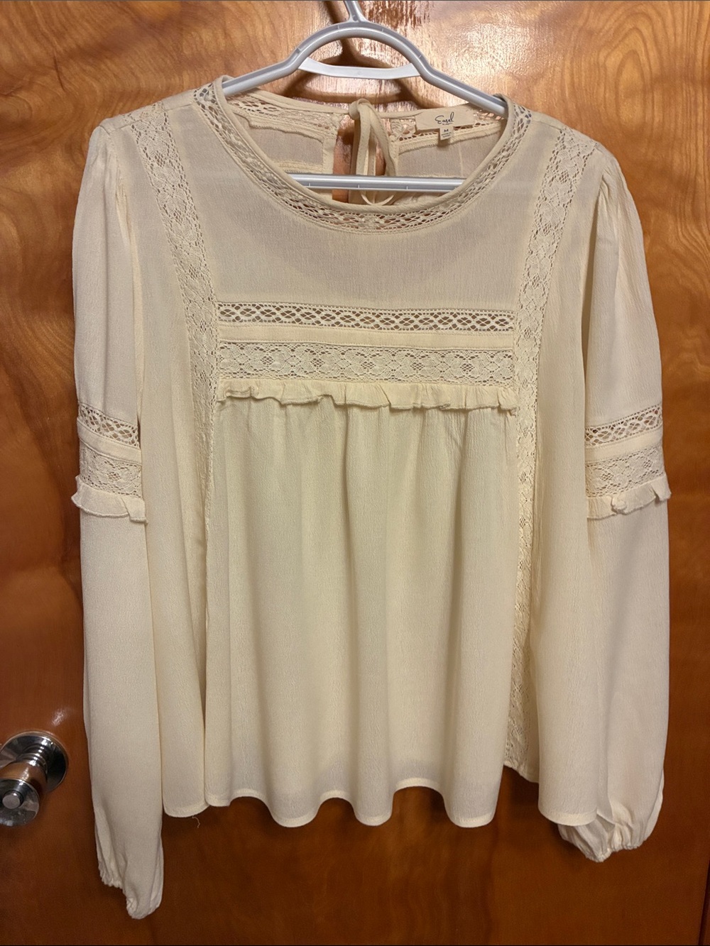 EASEL. Size M. Women's Cream Lace Trim Long-Sleeve Blouse. Cute on the back.NWOT